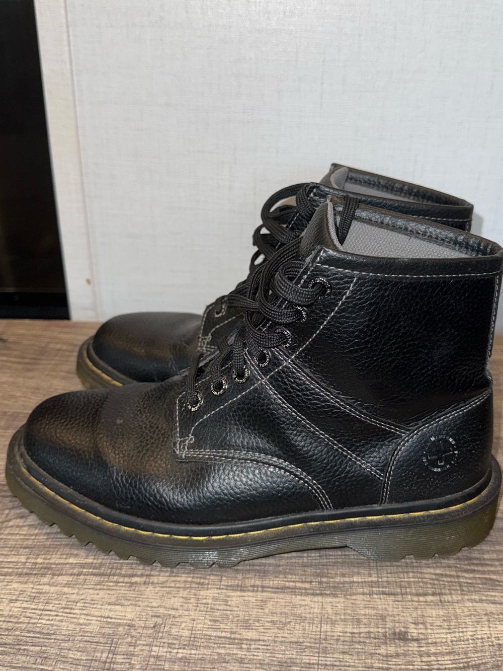 Men's Black Leather Dr.  Martins size 9M